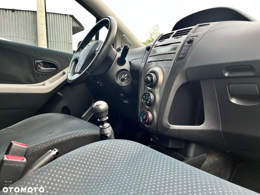 Toyota Yaris 1.33 VVT-i Executive - 19