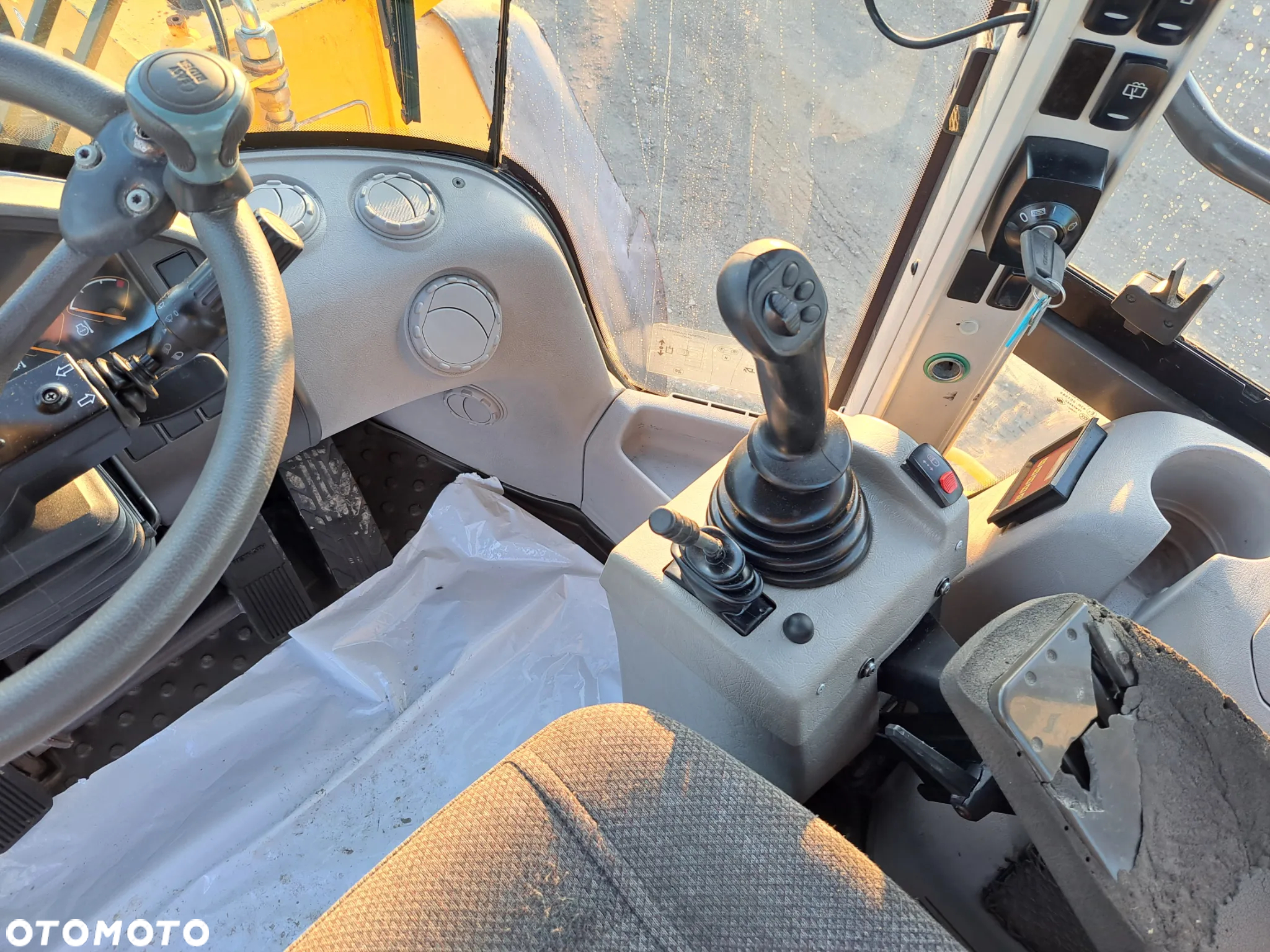 Volvo L120F - 12