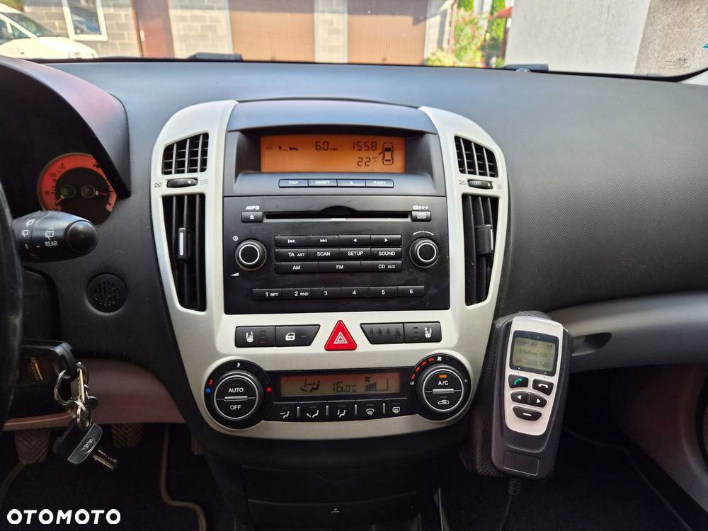 Kia Ceed 2.0 crdi Comfort + - 11