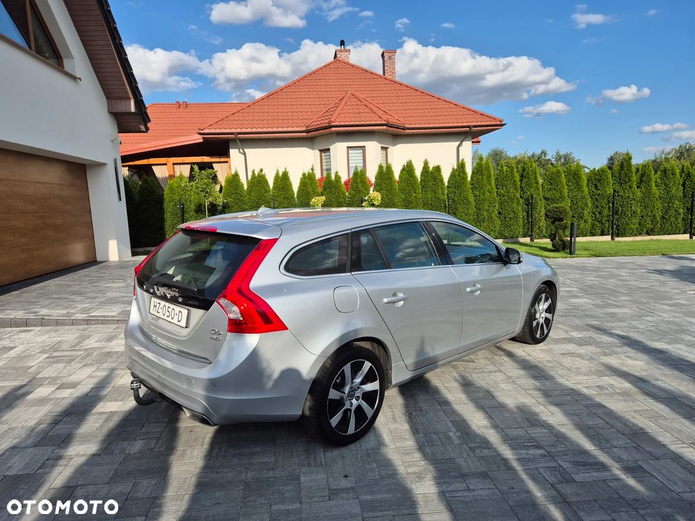 Volvo V60 D6 AWD Plug-in Hybrid Summum - 4