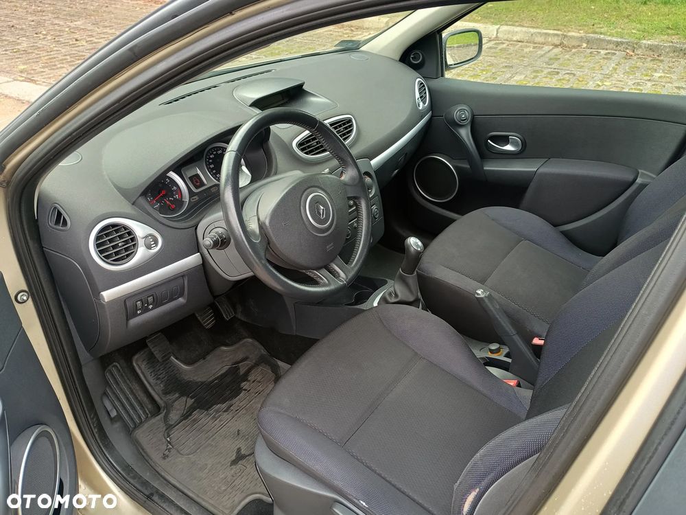 Renault Clio 1.6 16V Expression - 9