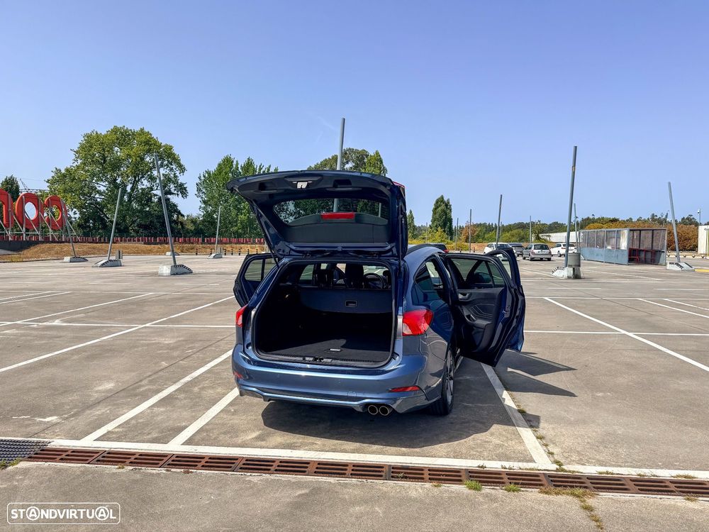 Ford Focus 1.0 EcoBoost S&S ST-LINE - 28