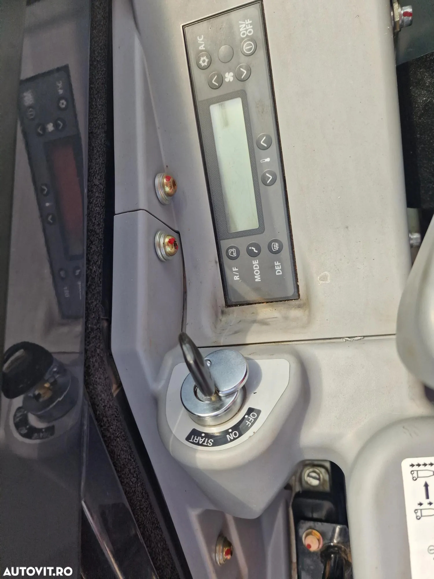 Hitachi ZX55, 5,5 tone, Cupa excavare+cupa taluz, inst picon, AC, Senile 90% ok, Computer de bord in limba romana, CA NOU, posibilitate leasing 4 ani-PROMOTIE 57900 EUR+Tva - 7