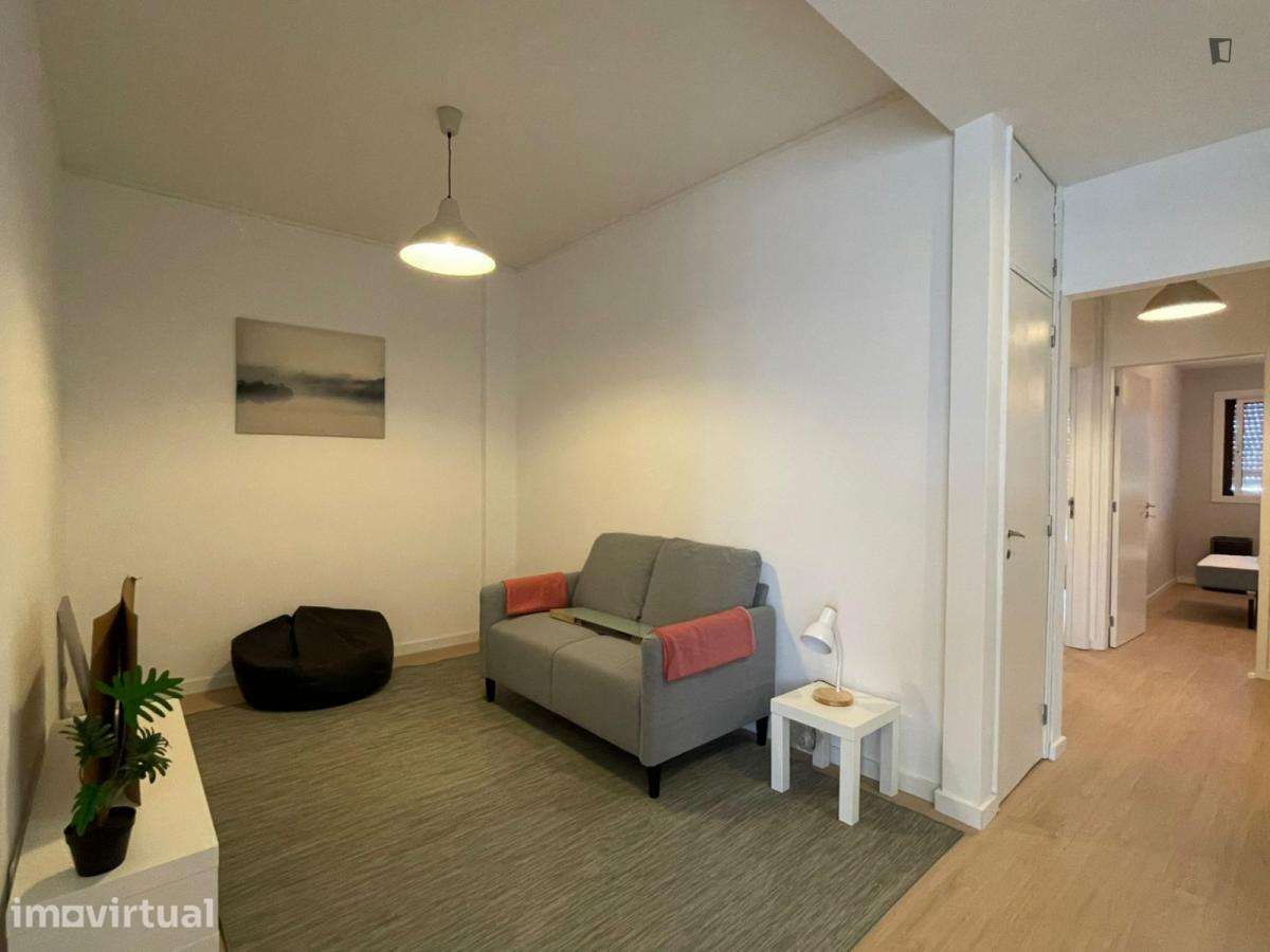 Quarto - localizado em Pedrouços Porto - Grande imagem: 3/7