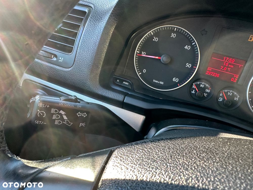 Volkswagen Golf 1.9 TDI DPF Comfortline - 22