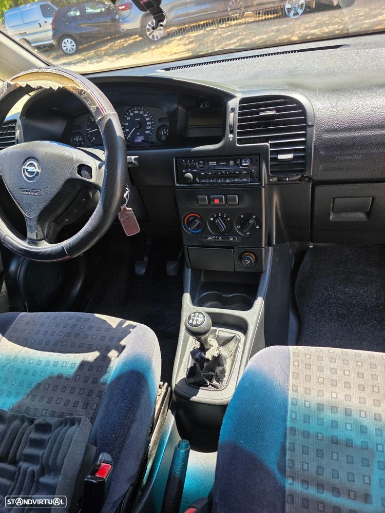 Opel Zafira 2.0 DTi - 12