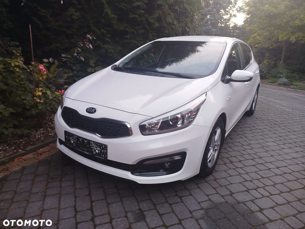 Kia Ceed - 10