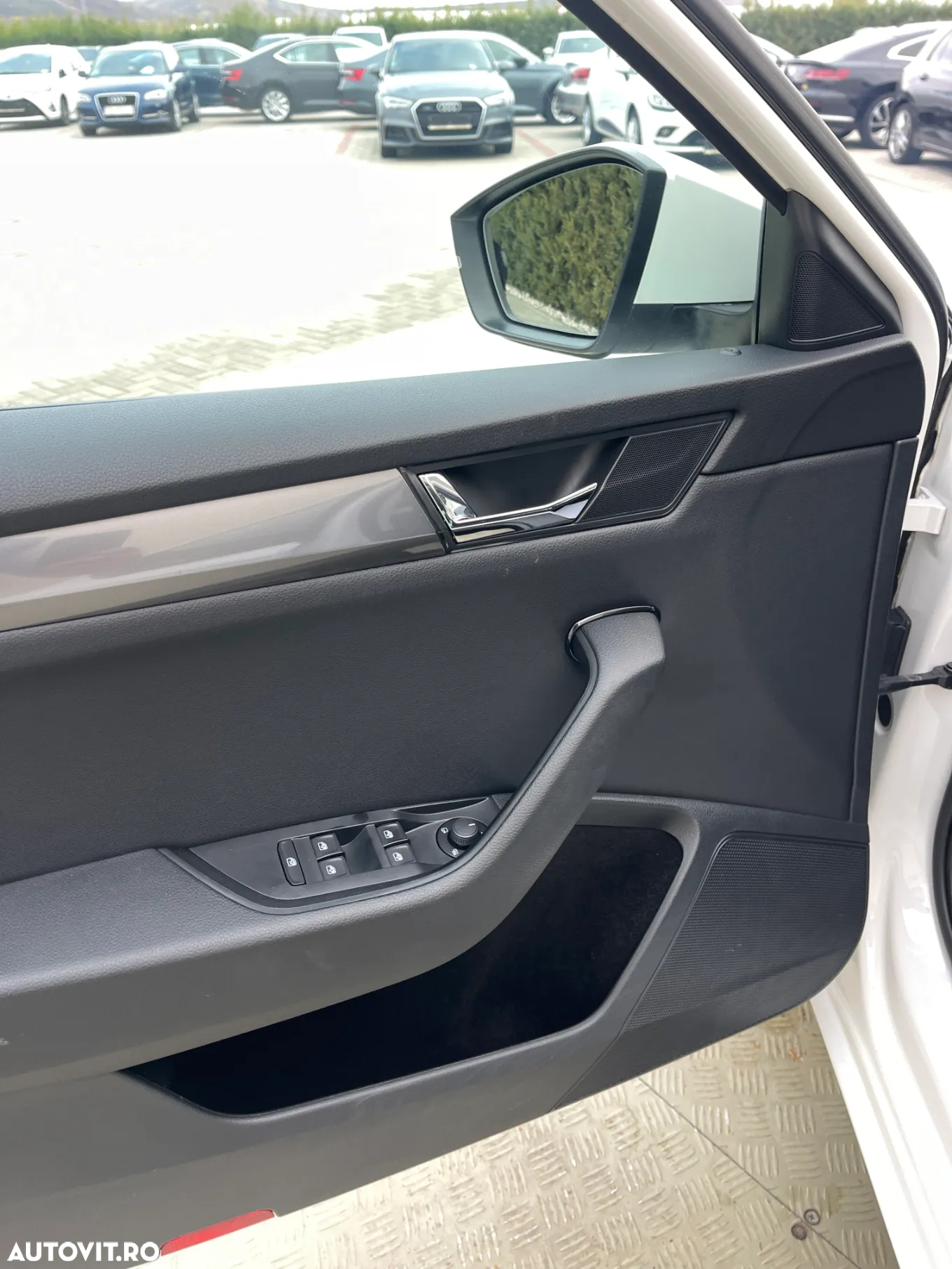 Skoda Superb 2.0 TDI DSG Ambition - 31