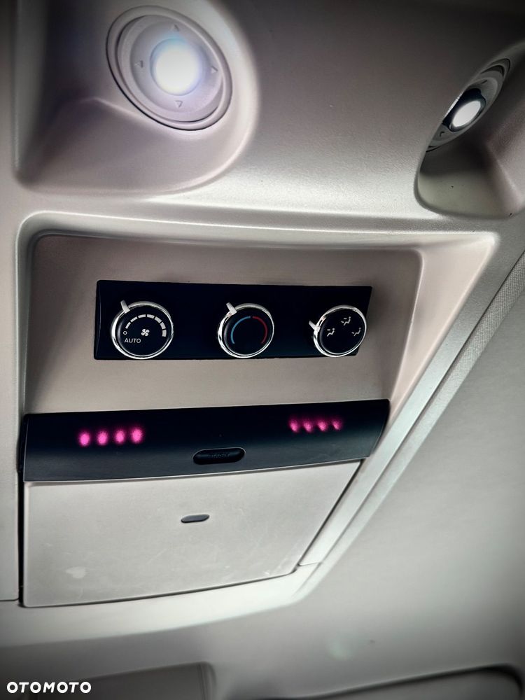 Chrysler Town & Country 3.6 Touring - 25