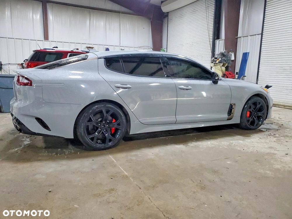 Kia Stinger - 4