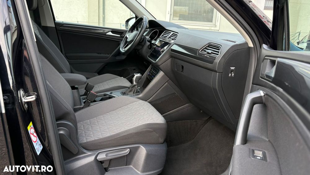 Volkswagen Tiguan - 27