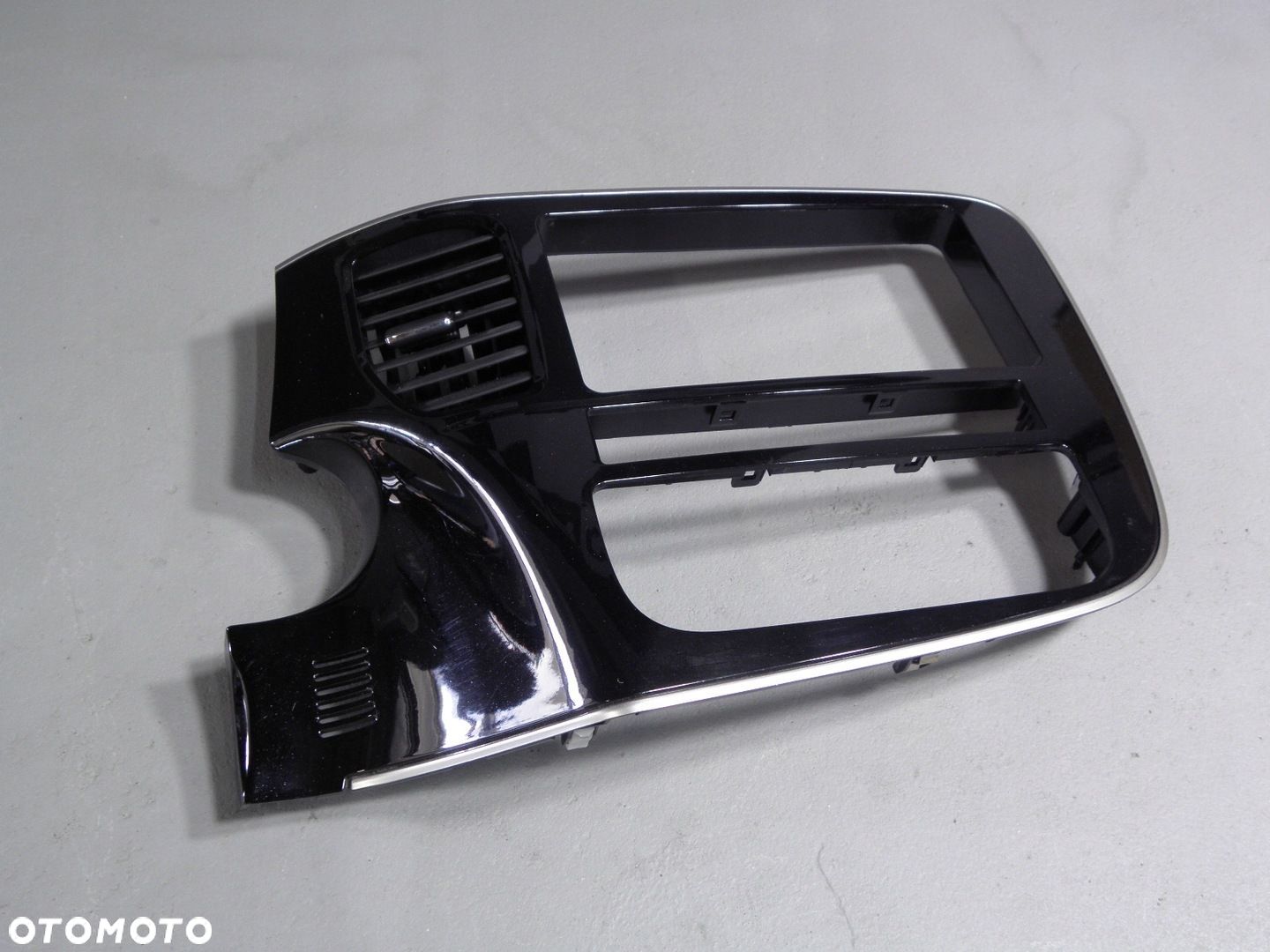 MITSUBISHI OUTLANDER III LIFT // PANEL ŚRODKOWY - 1