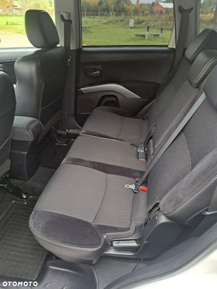 Mitsubishi Outlander - 15