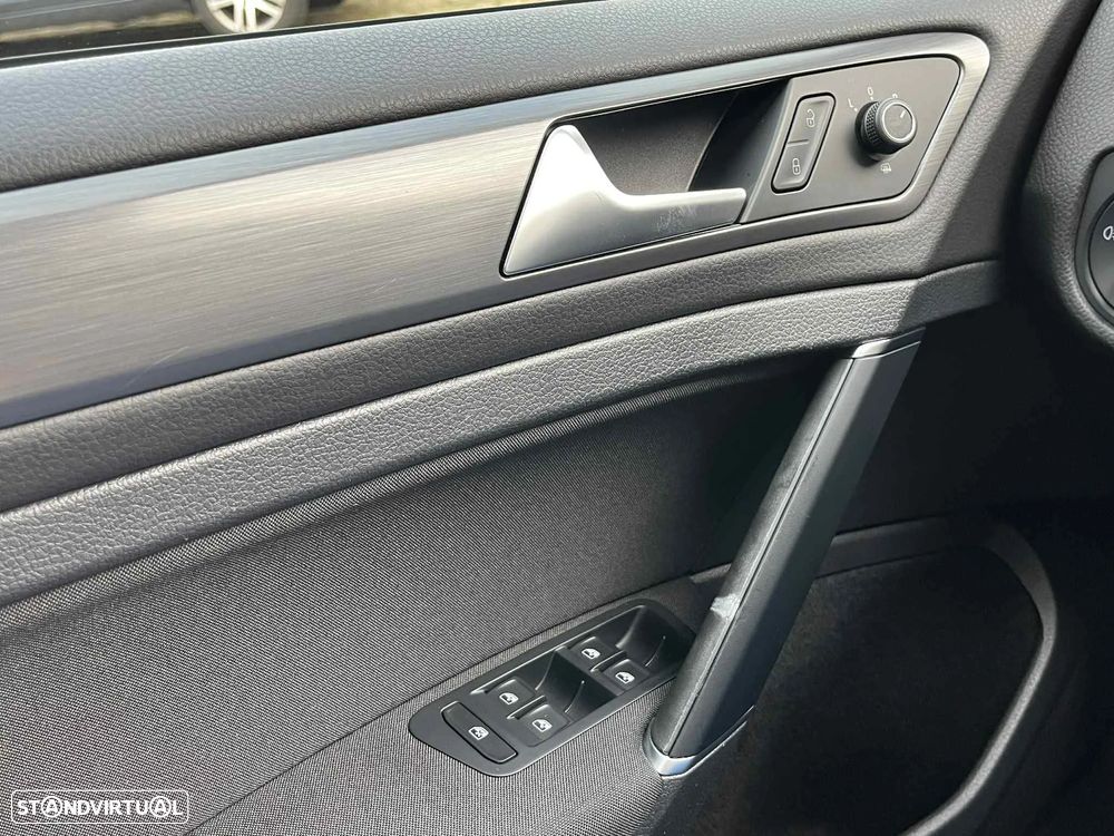 VW Golf 1.6 TDI Confortline - 19