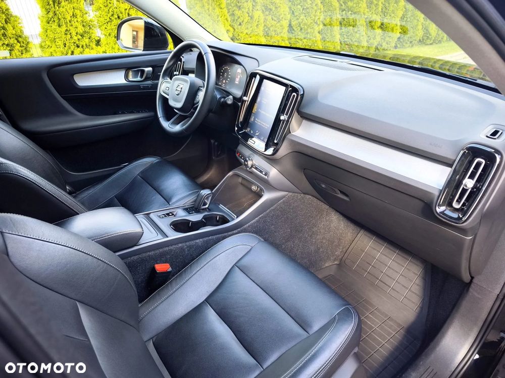 Volvo XC 40 T5 AWD Momentum - 9