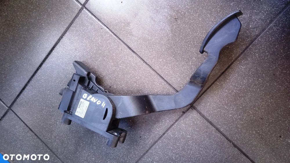 Pedały gaz hamulec sprzęgło Fiat Bravo II 517856400 51778201 - 4