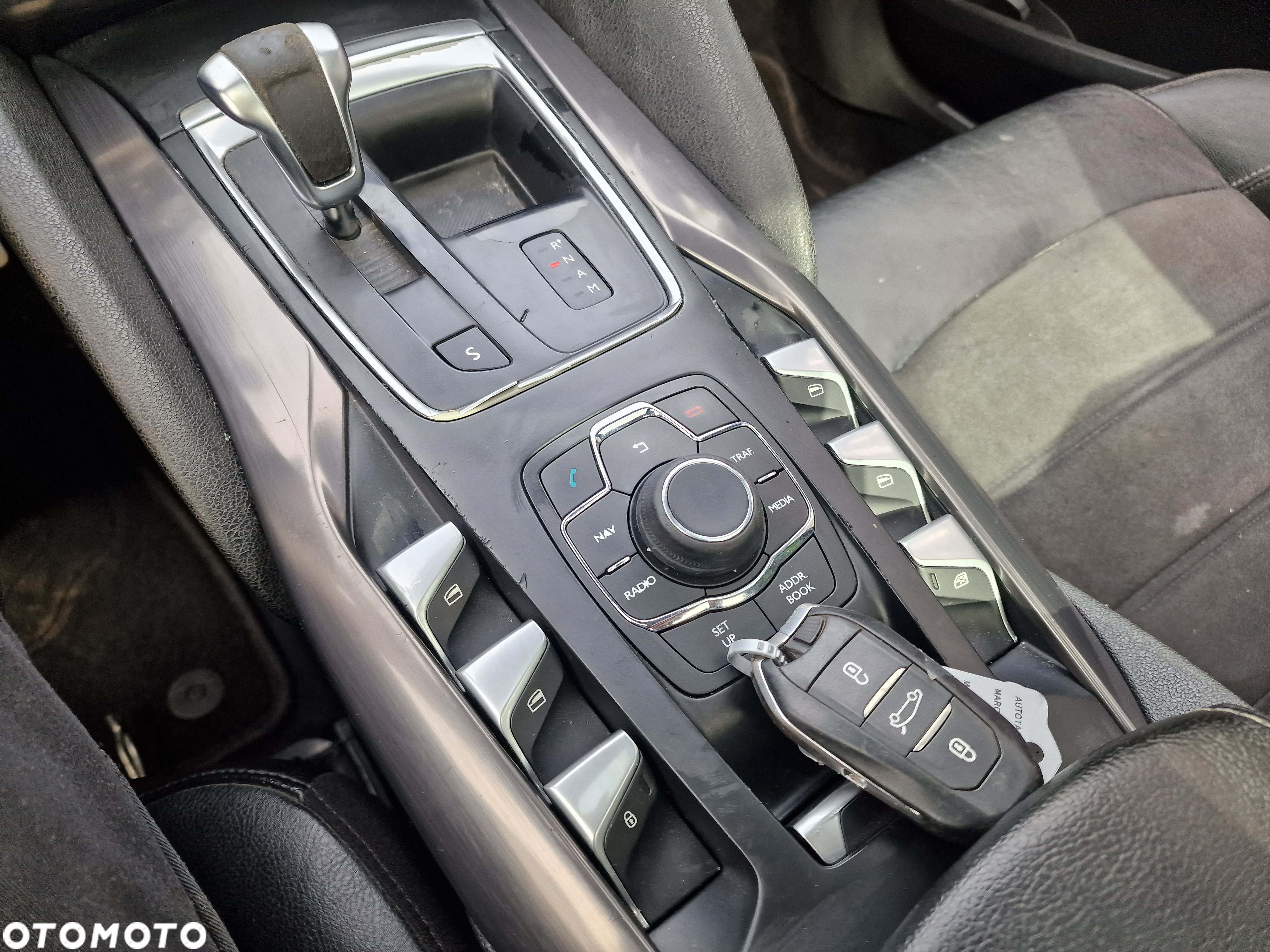 Citroën DS5 e-HDi 115 EGS6 SoChic - 30