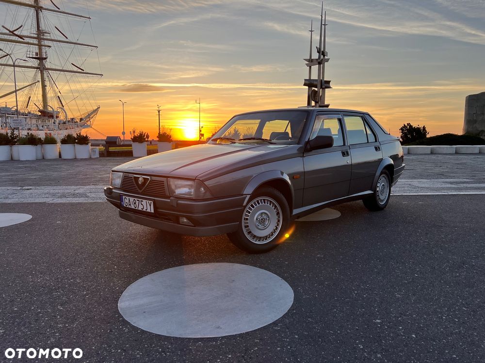 Alfa Romeo 75 - 26