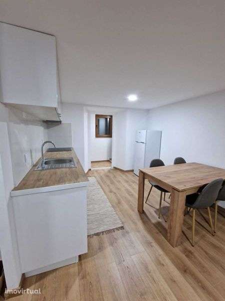 T2 em Setúbal, mobilado, equipado, terraço com 20m², e ampla varanda - Grande imagem: 3/7