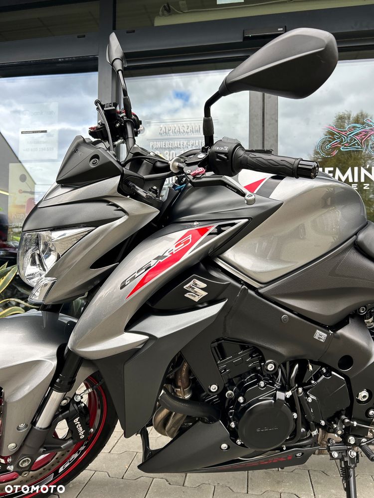 Suzuki GSX 1000 - 27