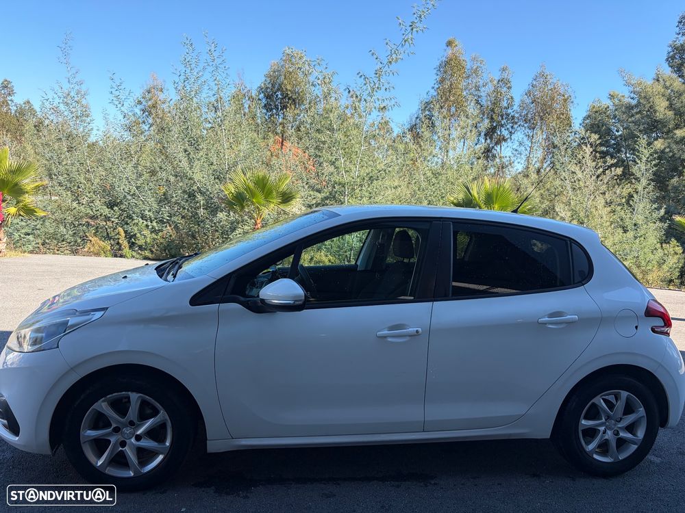 Peugeot 208 - 5