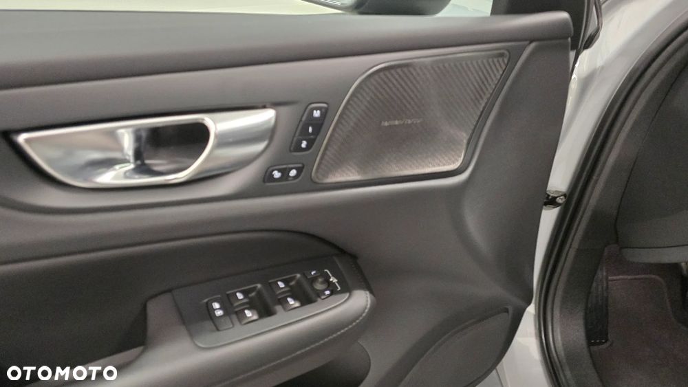 Volvo V60 B4 B DKG Plus Dark - 17