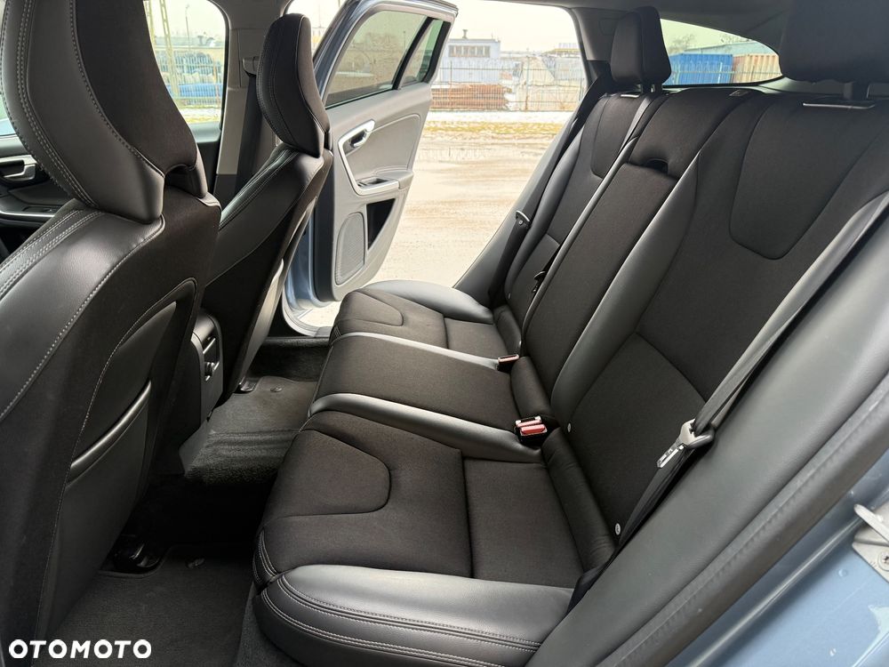 Volvo V60 D4 Drive-E Momentum - 24