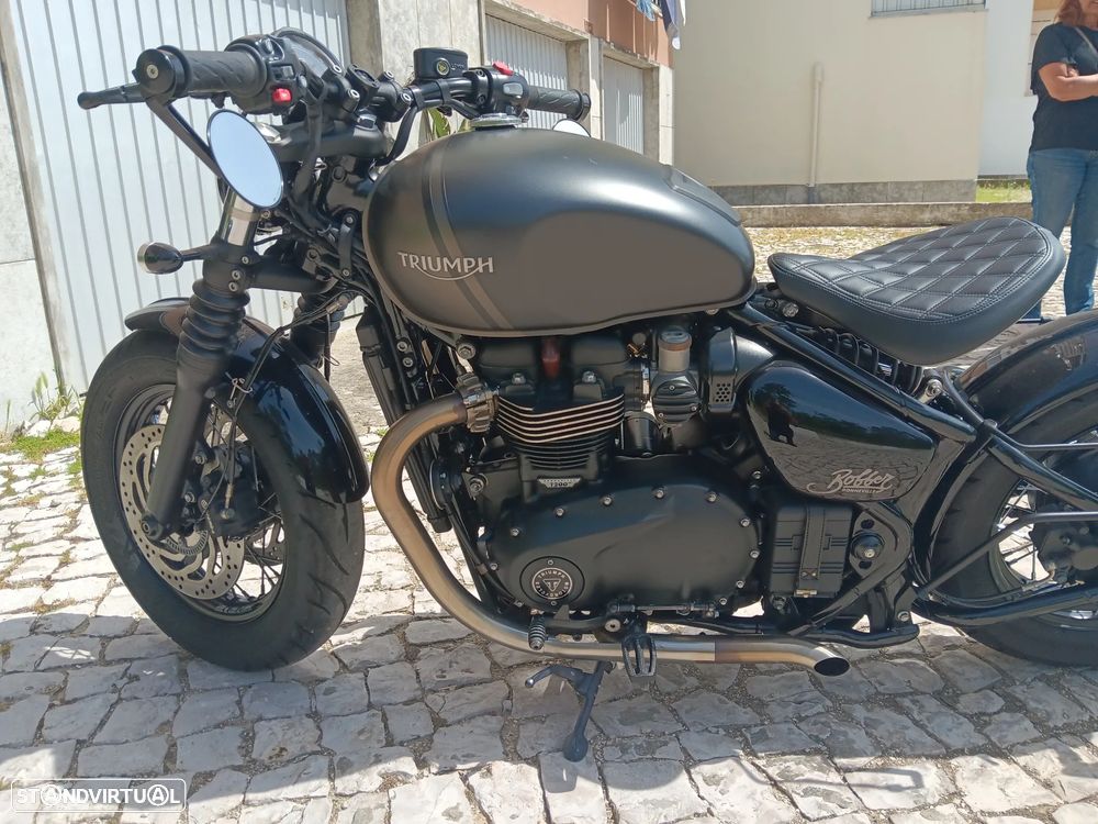 Triumph Bonneville Bobber - 4
