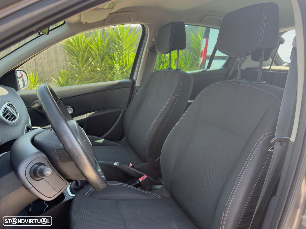 Renault Clio 1.5 dCi Dynamique S - 6