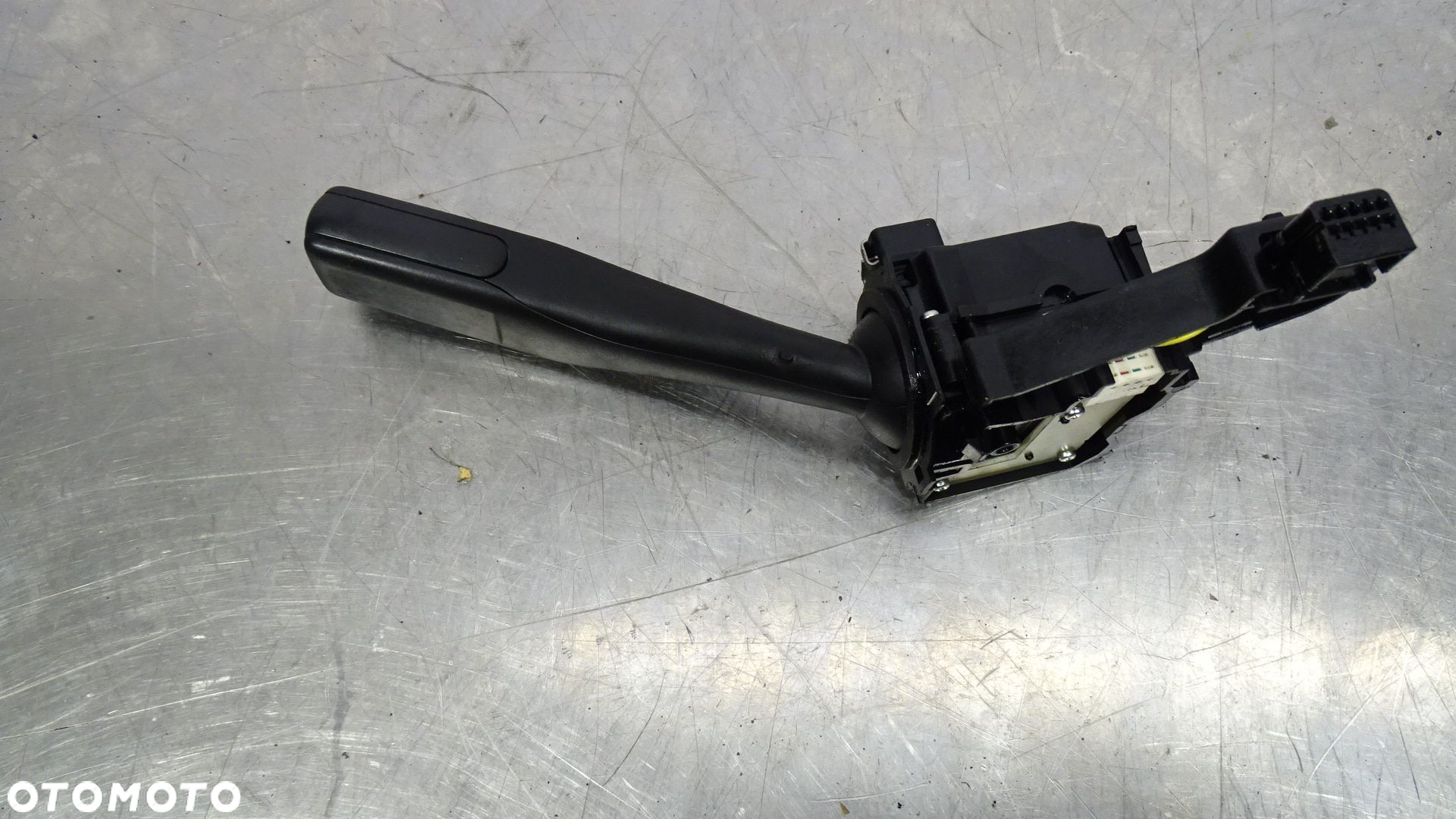 PRZEŁĄCZNIK ŚWIATEŁ KIERUNKOWSKAZÓW VOLKSWAGEN JETTA V 1.9TDI 1K0953513 - 4