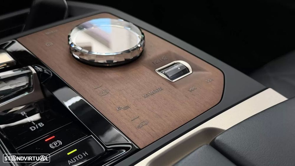 BMW iX xDrive 50 Pack Desportivo - 25