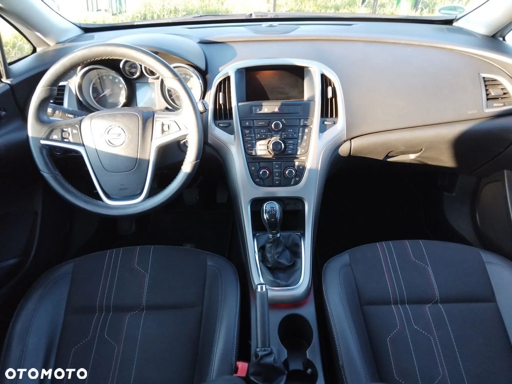Opel Astra 1.4 Turbo 150 Jahre - 9
