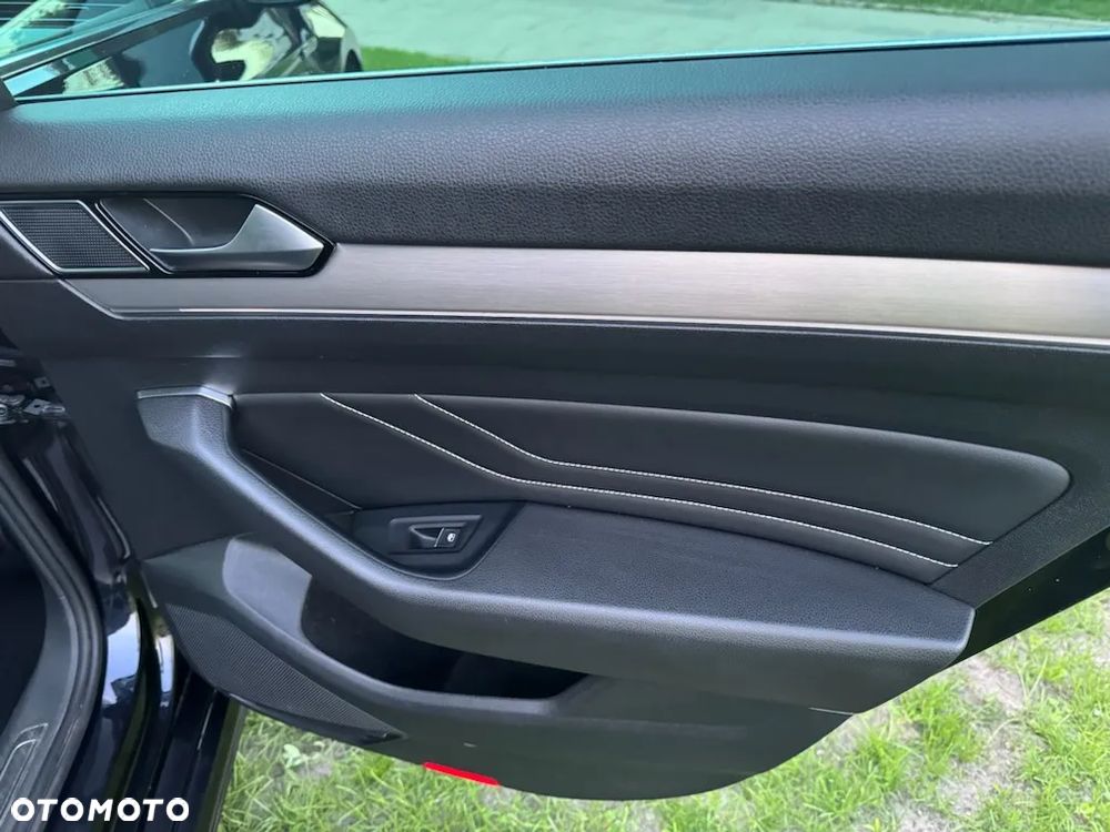 Volkswagen Passat 2.0 TDI SCR DSG 4Motion Elegance - 11