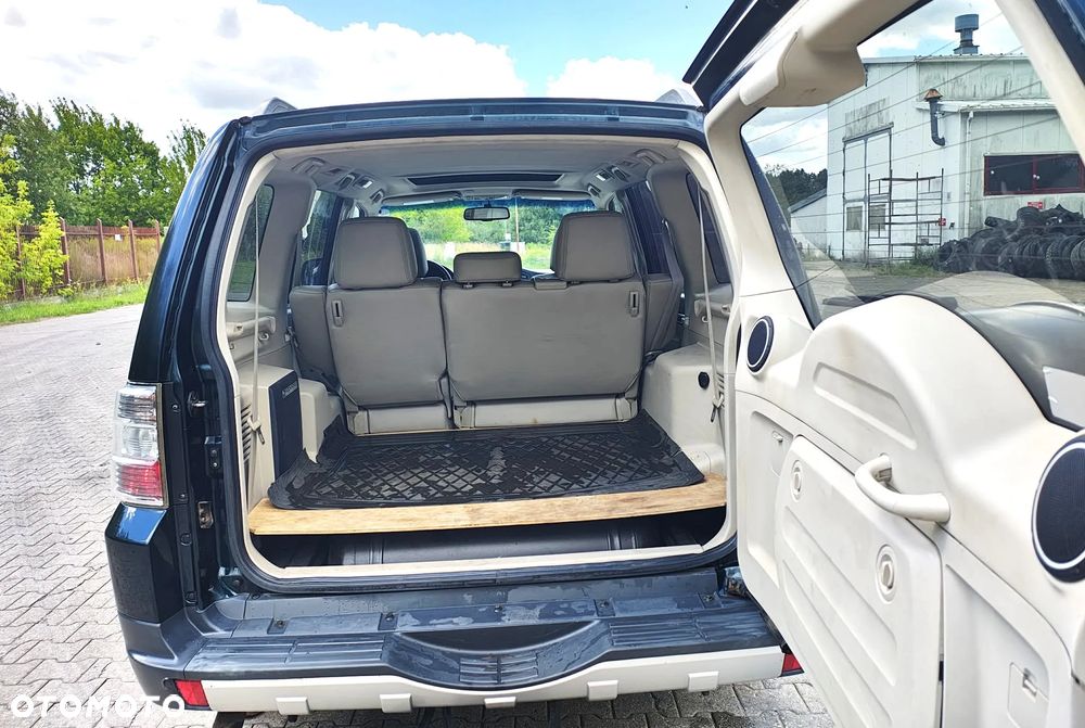 Mitsubishi Pajero - 10