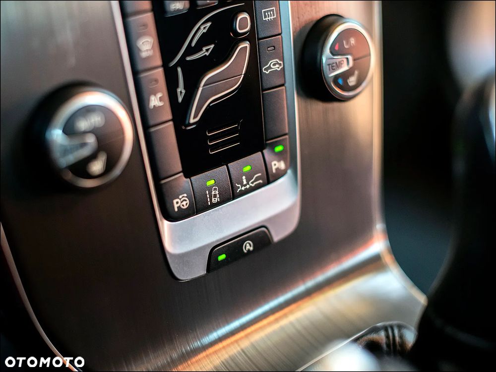 Volvo V40 D3 Summum - 28