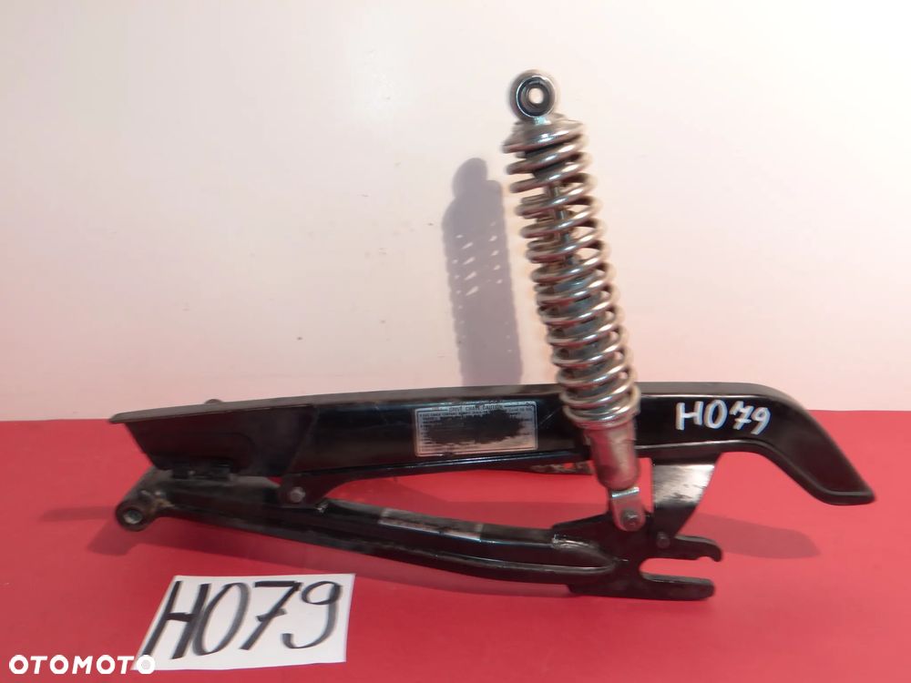 Honda CB750  FOUR WAHACZ  OSŁONA ŁAŃCUCHA AMORTYZATORY H079 - 1