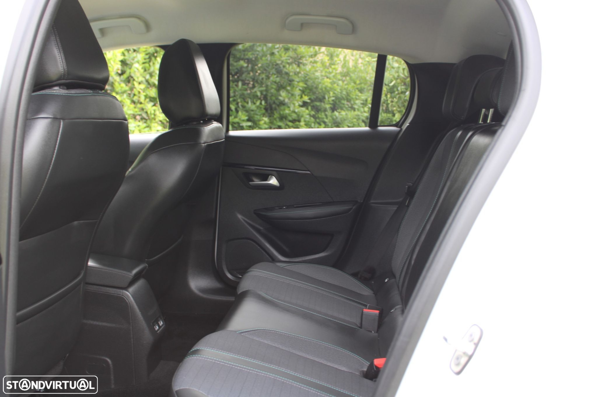 Peugeot 208 1.2 PureTech Allure EAT8 - 12