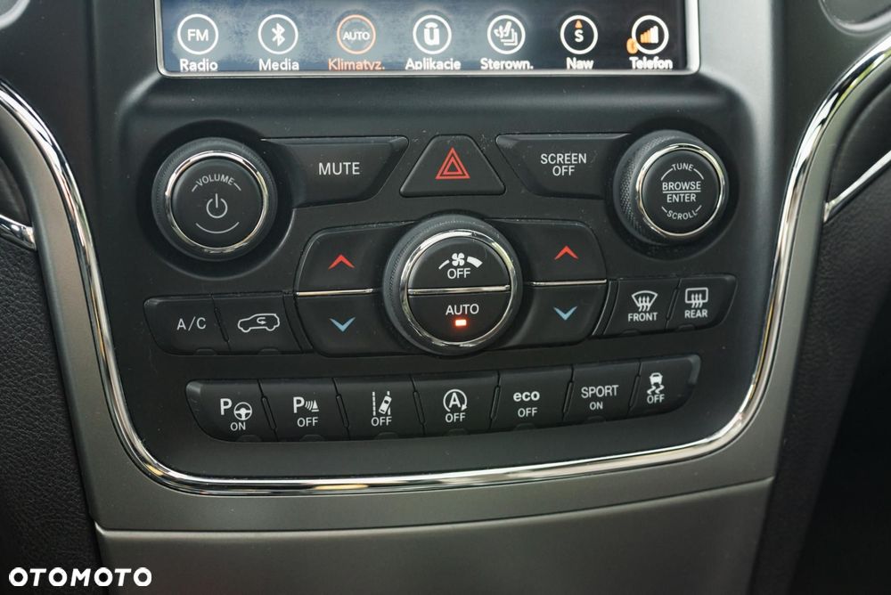 Jeep Grand Cherokee - 23