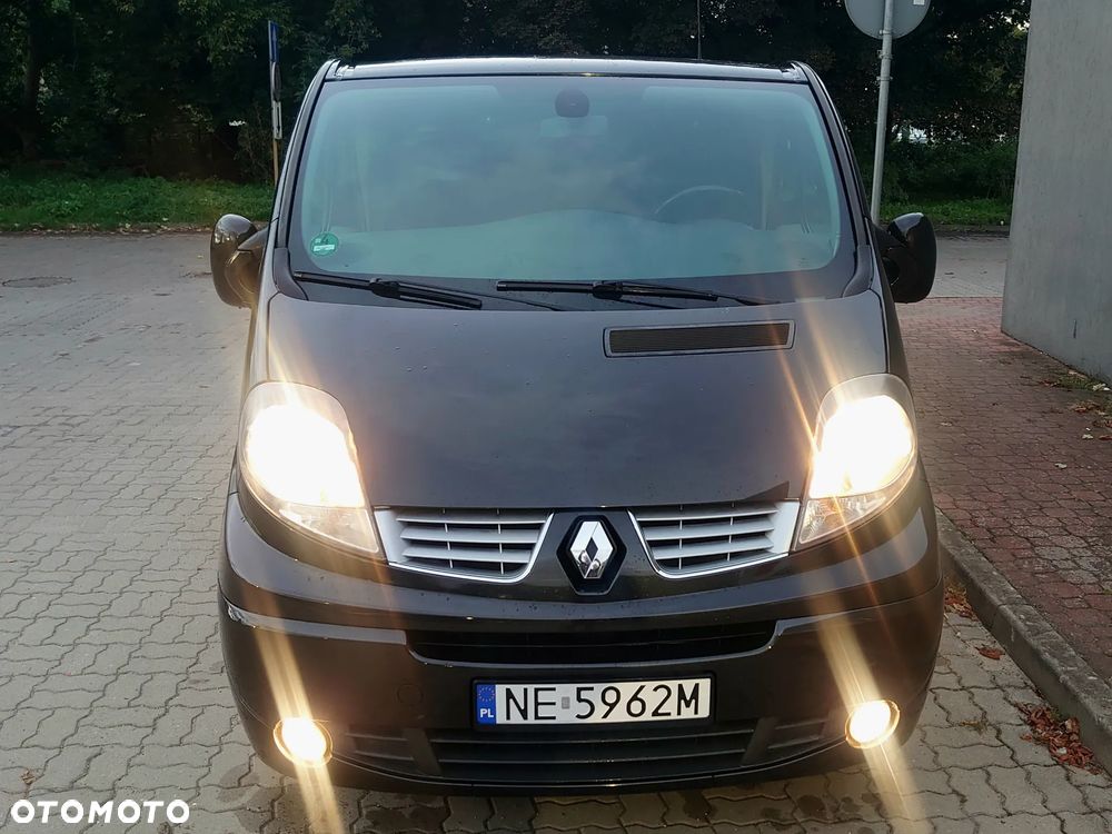 Renault Trafic 2014 photo 2