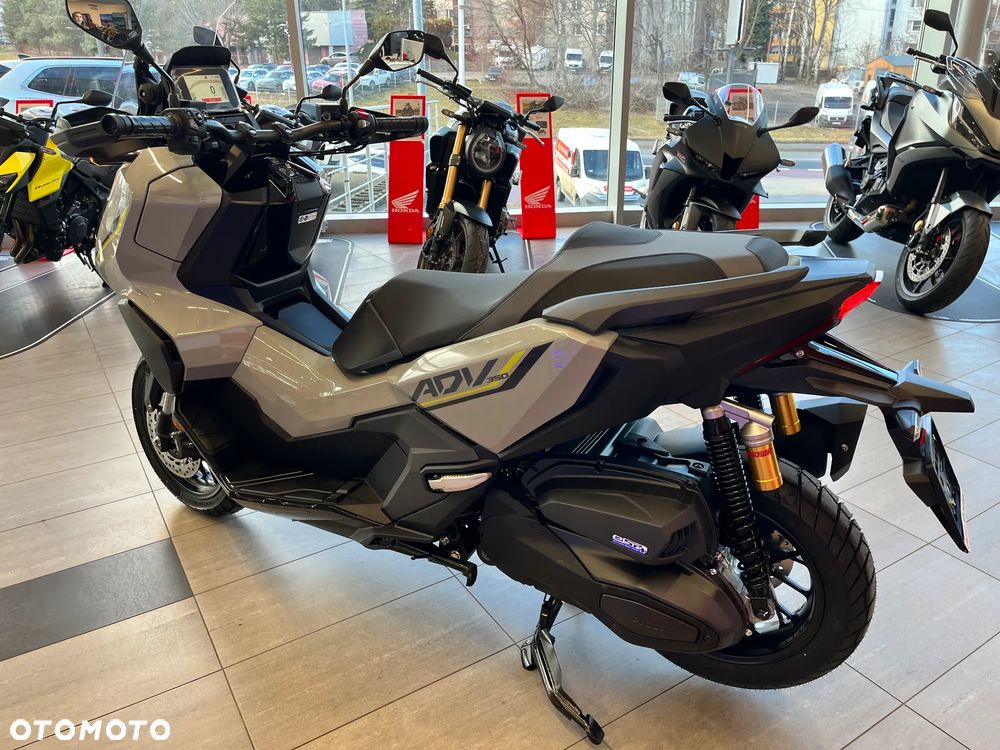 Honda ADV350 - 4