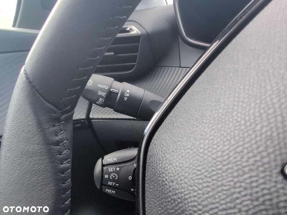 Peugeot 208 - 20