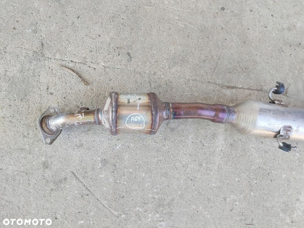 Toyota Yaris IV Cross 1,5 tłumik środkowy katalizator A65 - 2