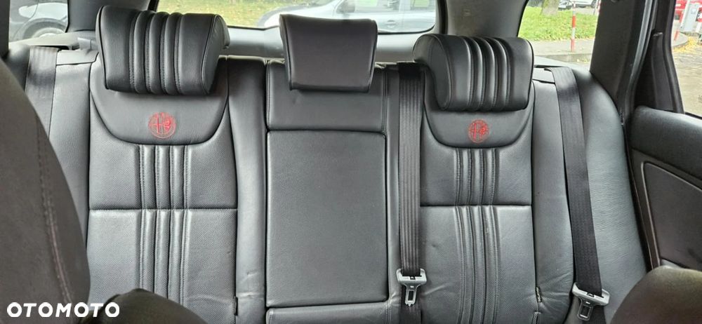 Alfa Romeo 159 1.9JTDM ti - 7