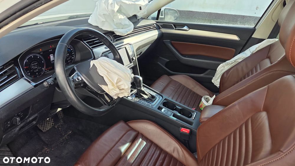 Volkswagen Passat 2.0 TDI SCR (BlueMotion Tech) 4Motion D Highline - 9