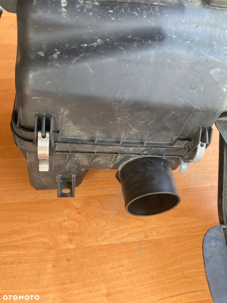 OBUDOWA FILTRA POWIETRZA MITSUBISHI L200 - 7