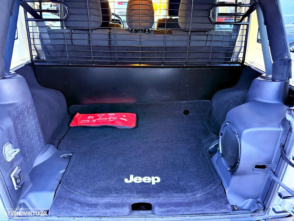 Jeep Wrangler Unlimited 2.8 CRD ATX Sahara Adventure Edition - 34