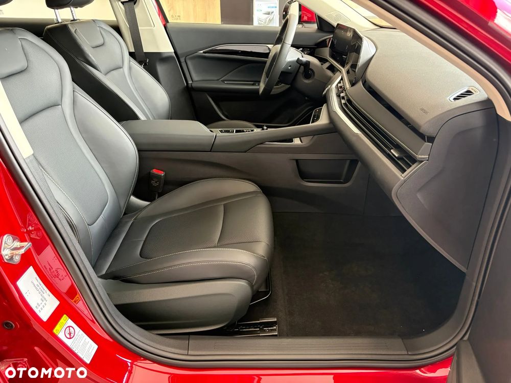 Bestune B70 2.0T Elegance - 10