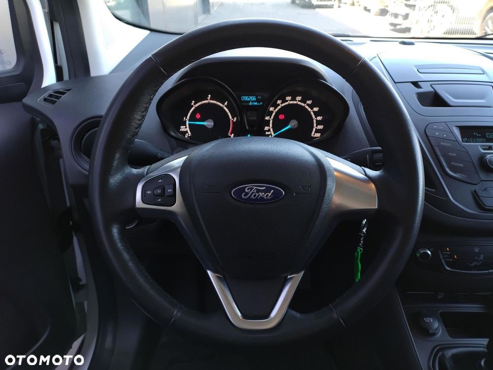 Ford Transit Courier - 12