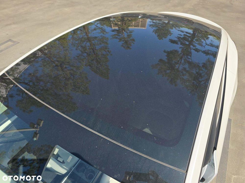 Tesla Model Y Long Range Dual Motor AWD - 16