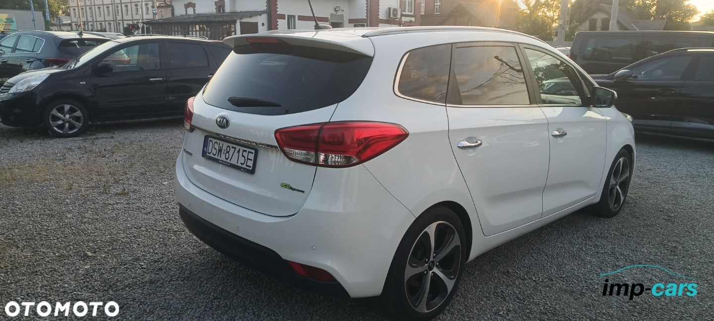 Kia Carens - 23
